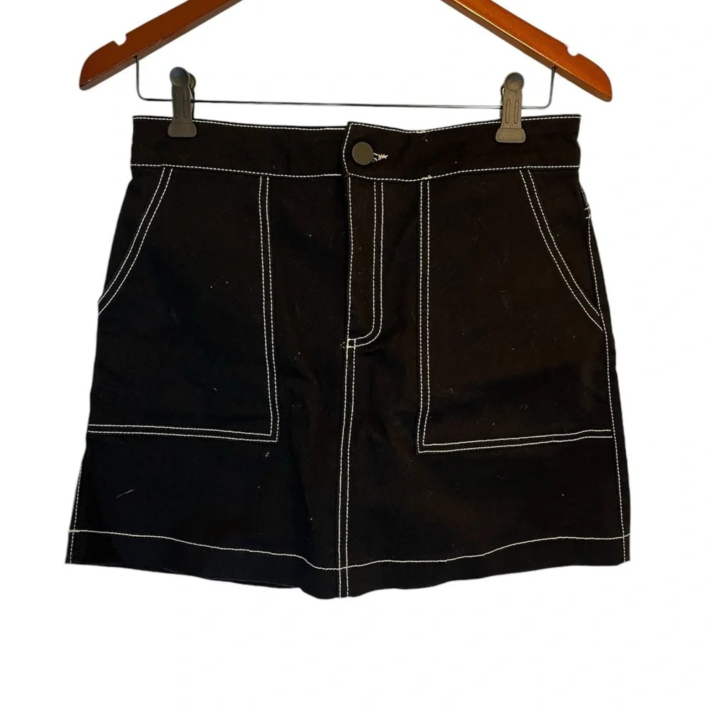 NWOT Zara black and white outline skirt size medium